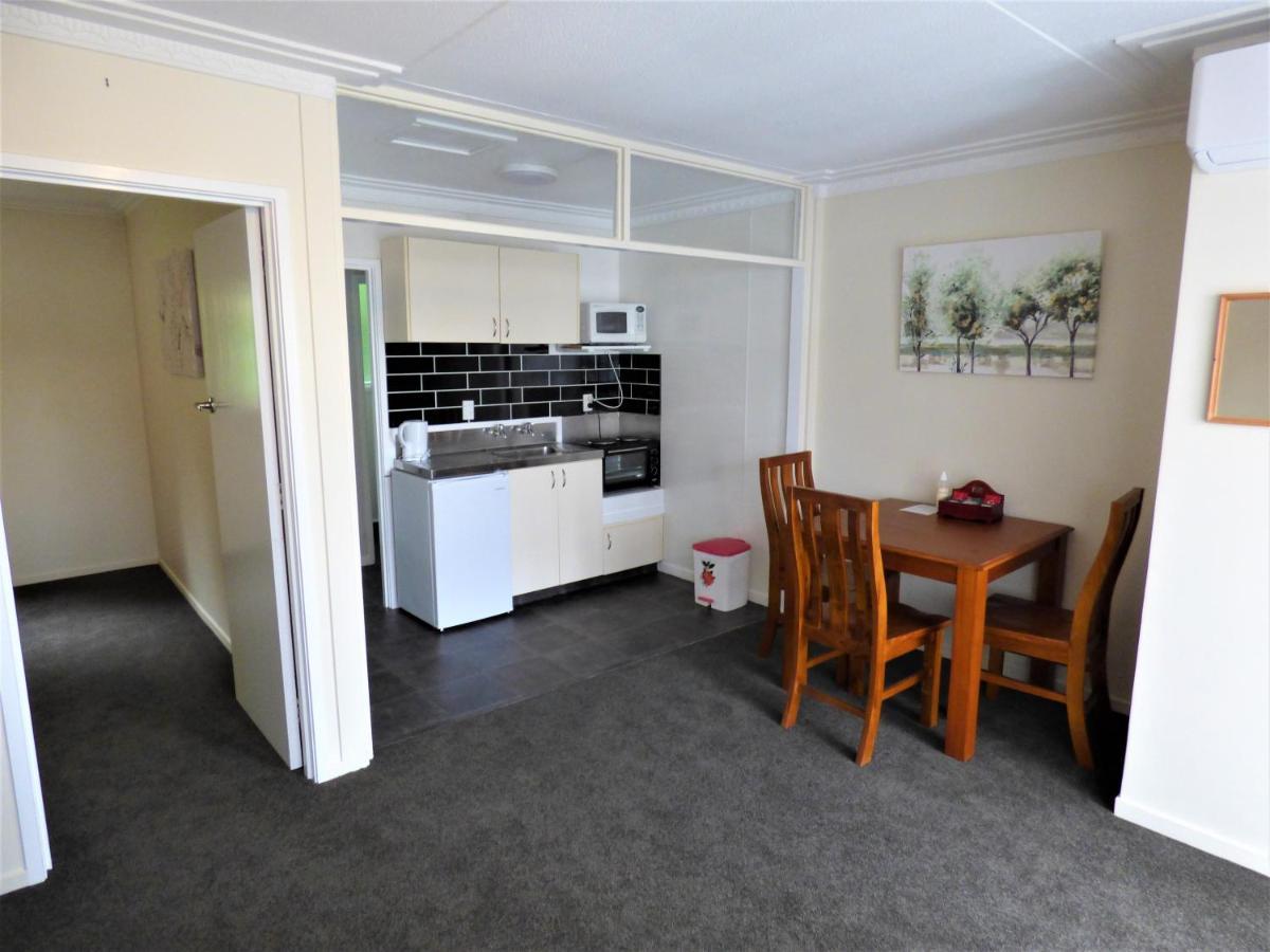 Sahara Motels Dunedin Exterior photo